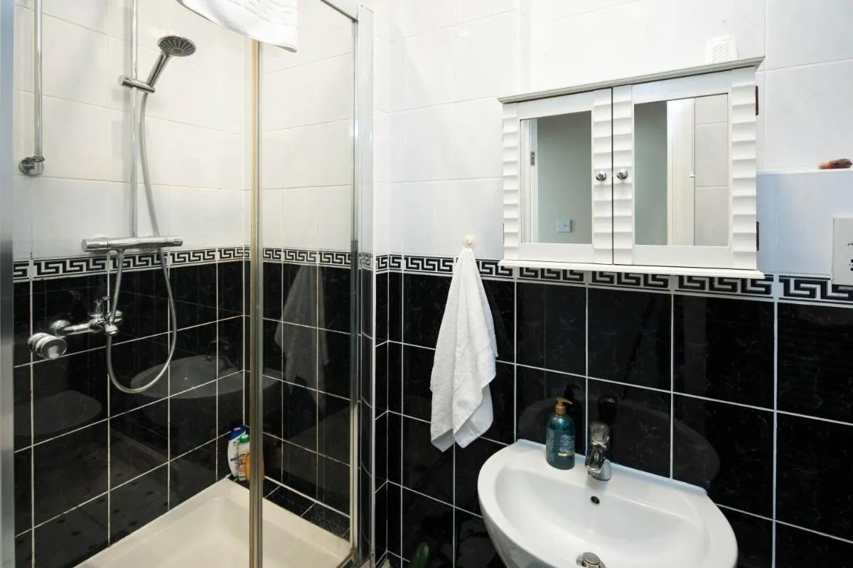 Image 3 of Chic 2-Bedroom Apartment on the Kings Road, Chelsea