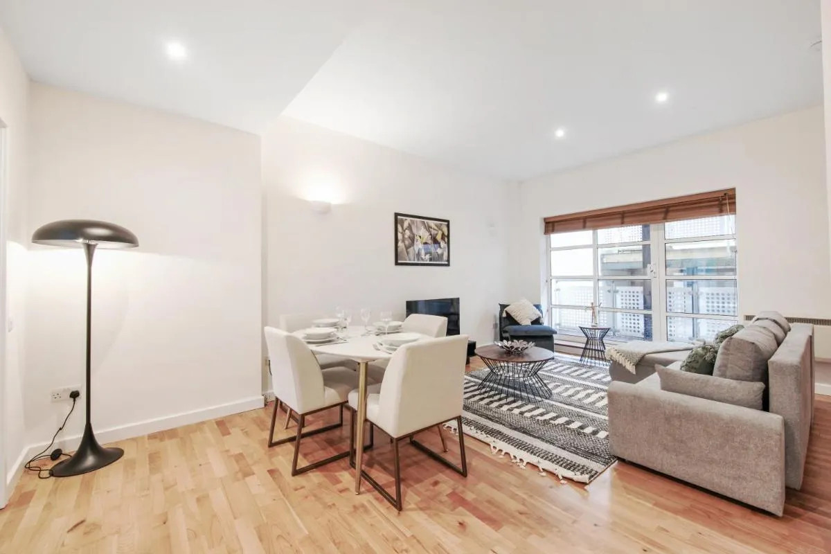 Image 5 of Chic 2 Bed Apartment near Camden Market FREE WIFI by City Stay Aparts London
