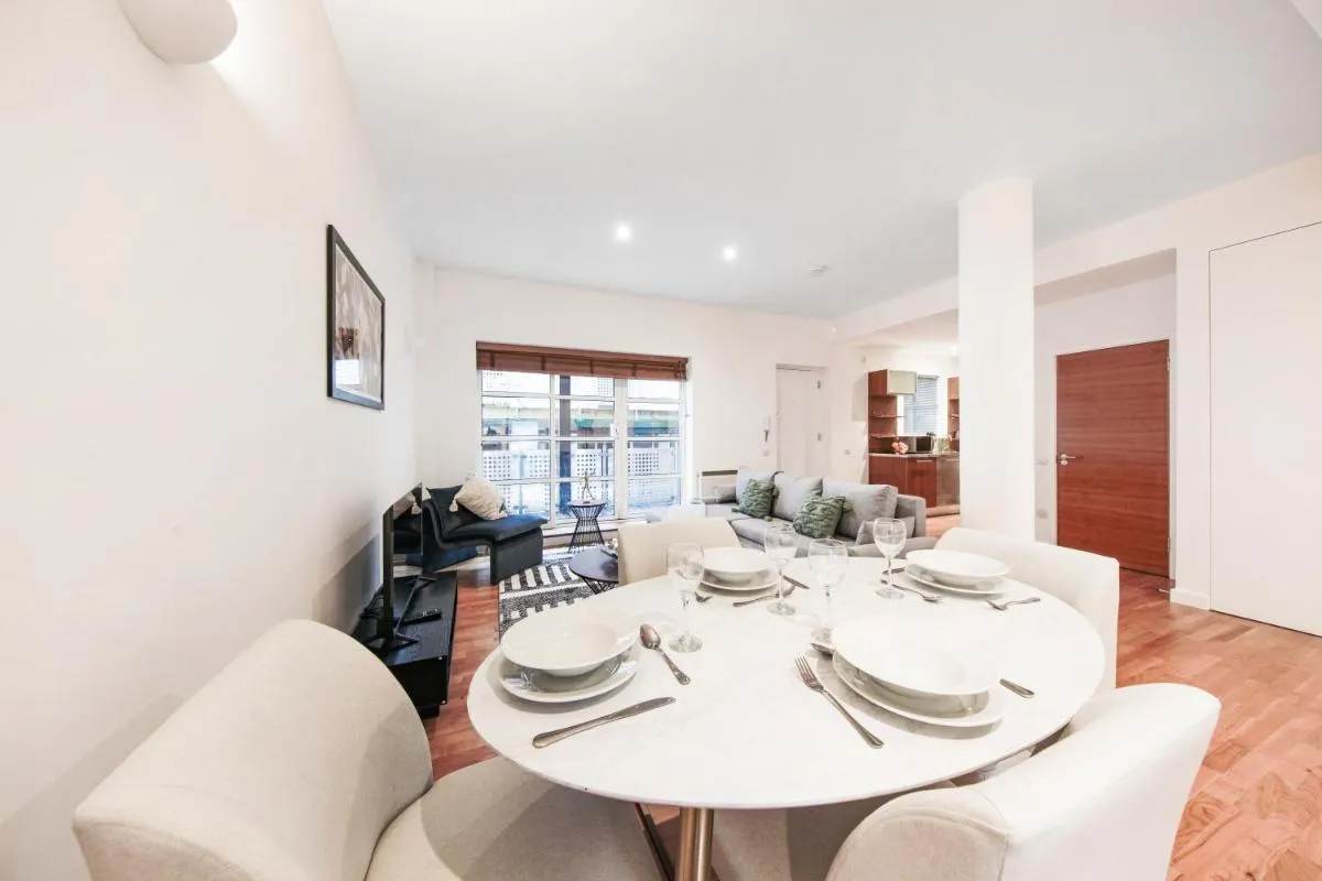 Image 4 of Chic 2 Bed Apartment near Camden Market FREE WIFI by City Stay Aparts London