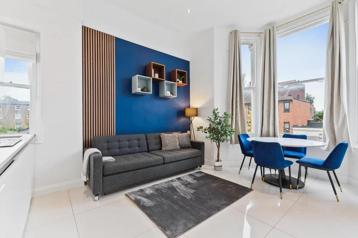 Image 4 of Chic 2 Bed Flat West London