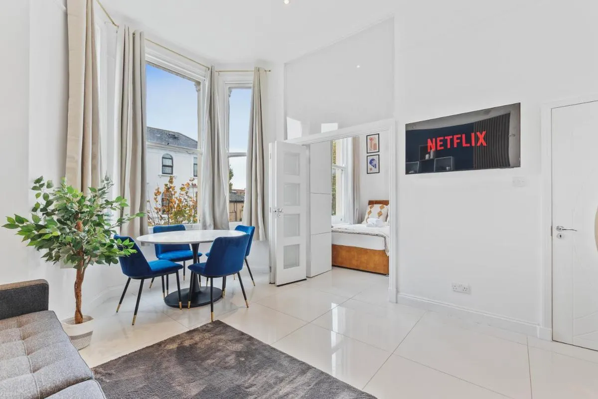 Image 5 of Chic 2 Bed Flat West London