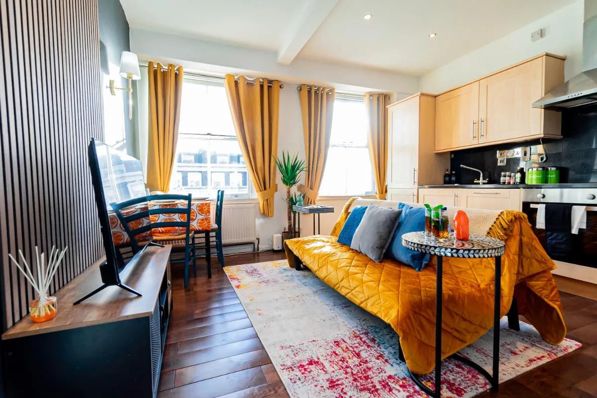Image 4 of Chic 2 Bedrooms 2 Bathrooms at Kensington