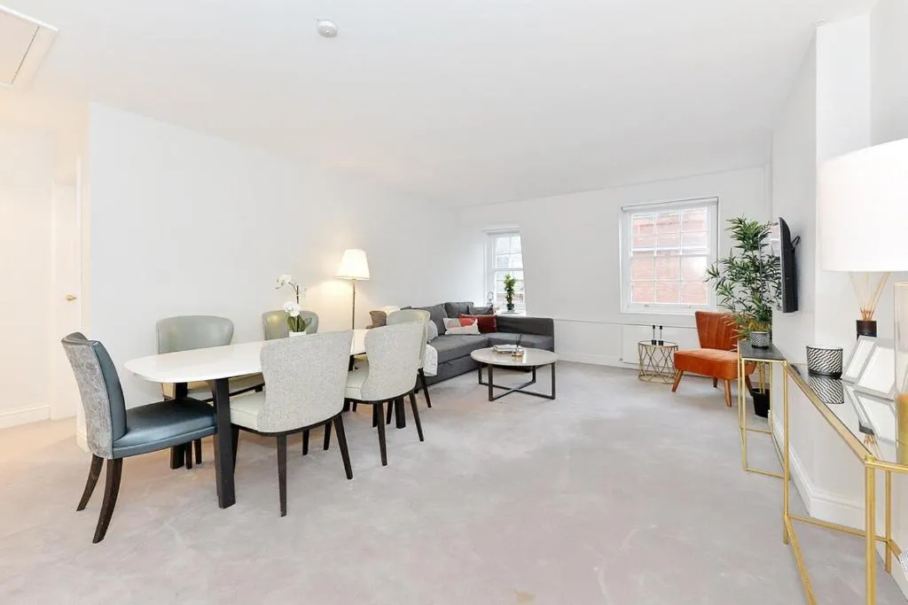 Image 1 of Chic 2 bed flat Cadogan Square