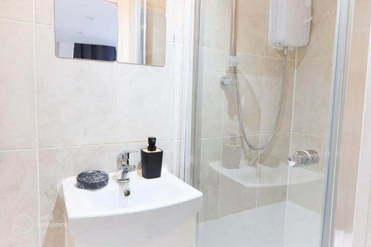 Image 3 of Chic Bayswater Luxury Retreat