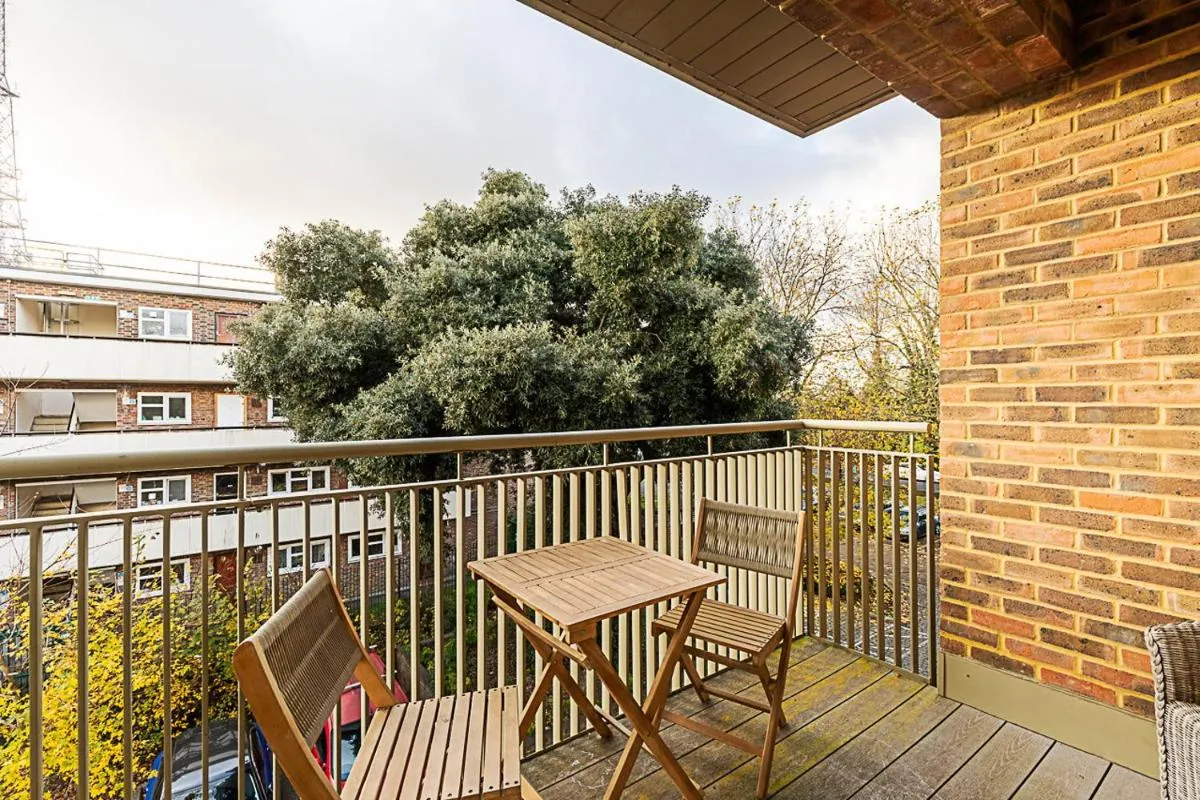 Image 5 of Chic Crystal Palace Flat with Balcony & Workspace