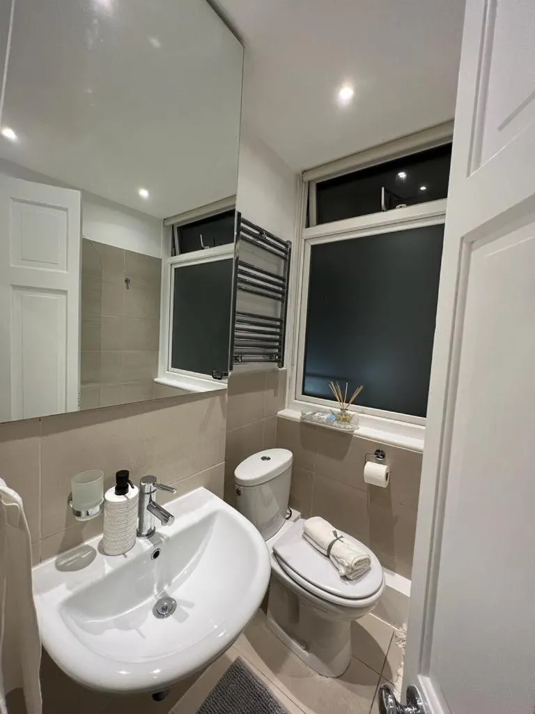 Image 4 of Chic Flat in London SW6
