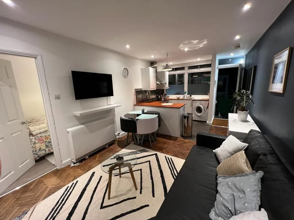 Image 5 of Chic Flat in London SW6
