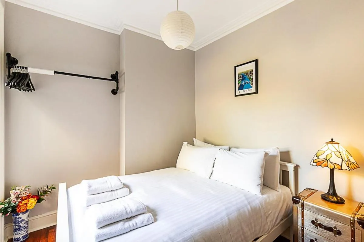 Image 3 of Chic Garden Flat in Leafy Ealing