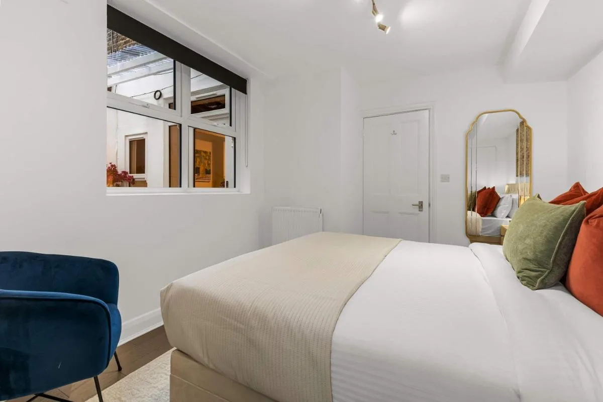 Image 4 of Chic Hideaway by Portobello Road