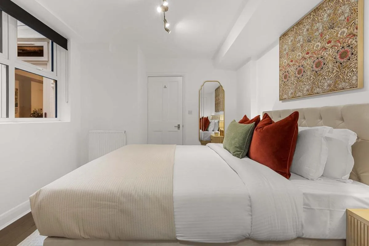 Image 3 of Chic Hideaway by Portobello Road