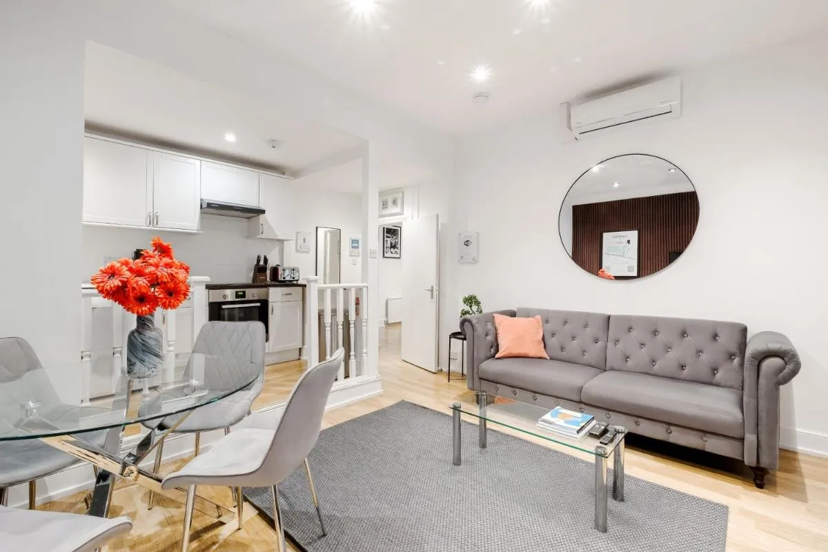 Image 4 of Chic Marylebone Apt with AC in Central London