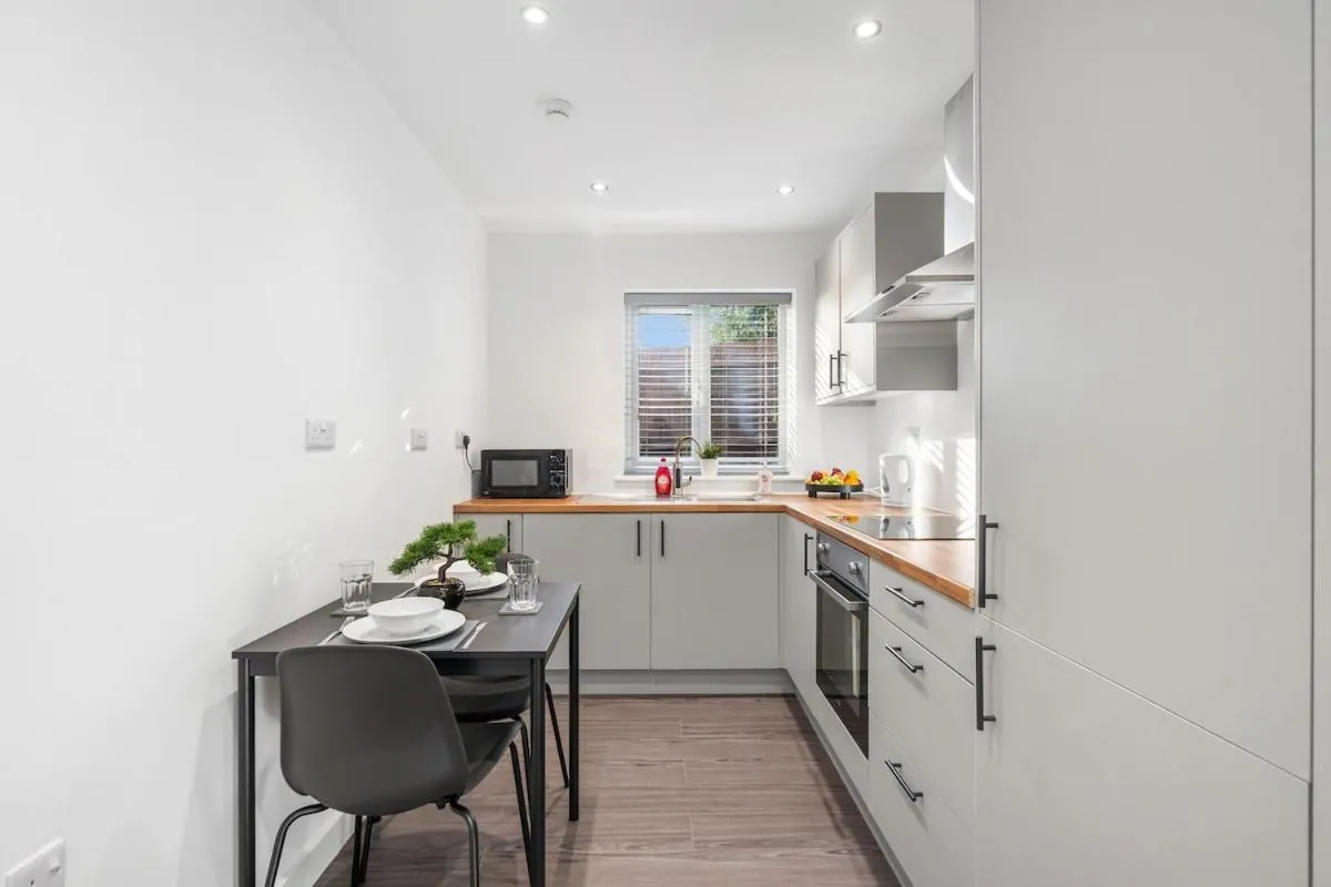 Image 4 of Chic Urban Room In Vibrant Brixton – Bathroom Shared With Just One Other Room