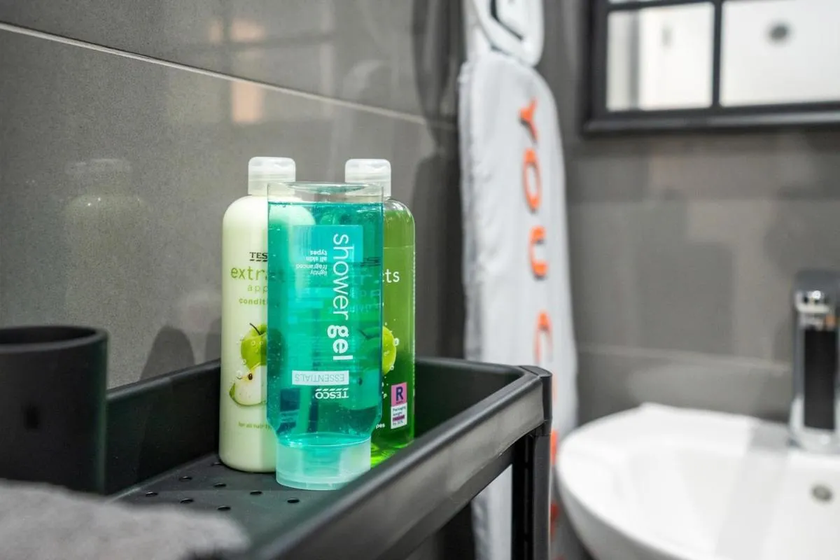 Image 3 of Chic Urban Room In Vibrant Brixton – Bathroom Shared With Just One Other Room