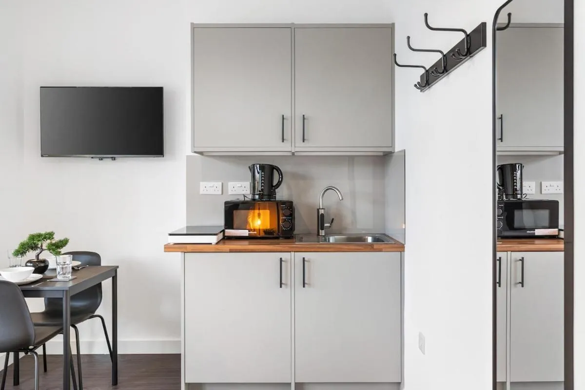 Image 4 of Chic Urban Studio Apartment In Vibrant Brixton