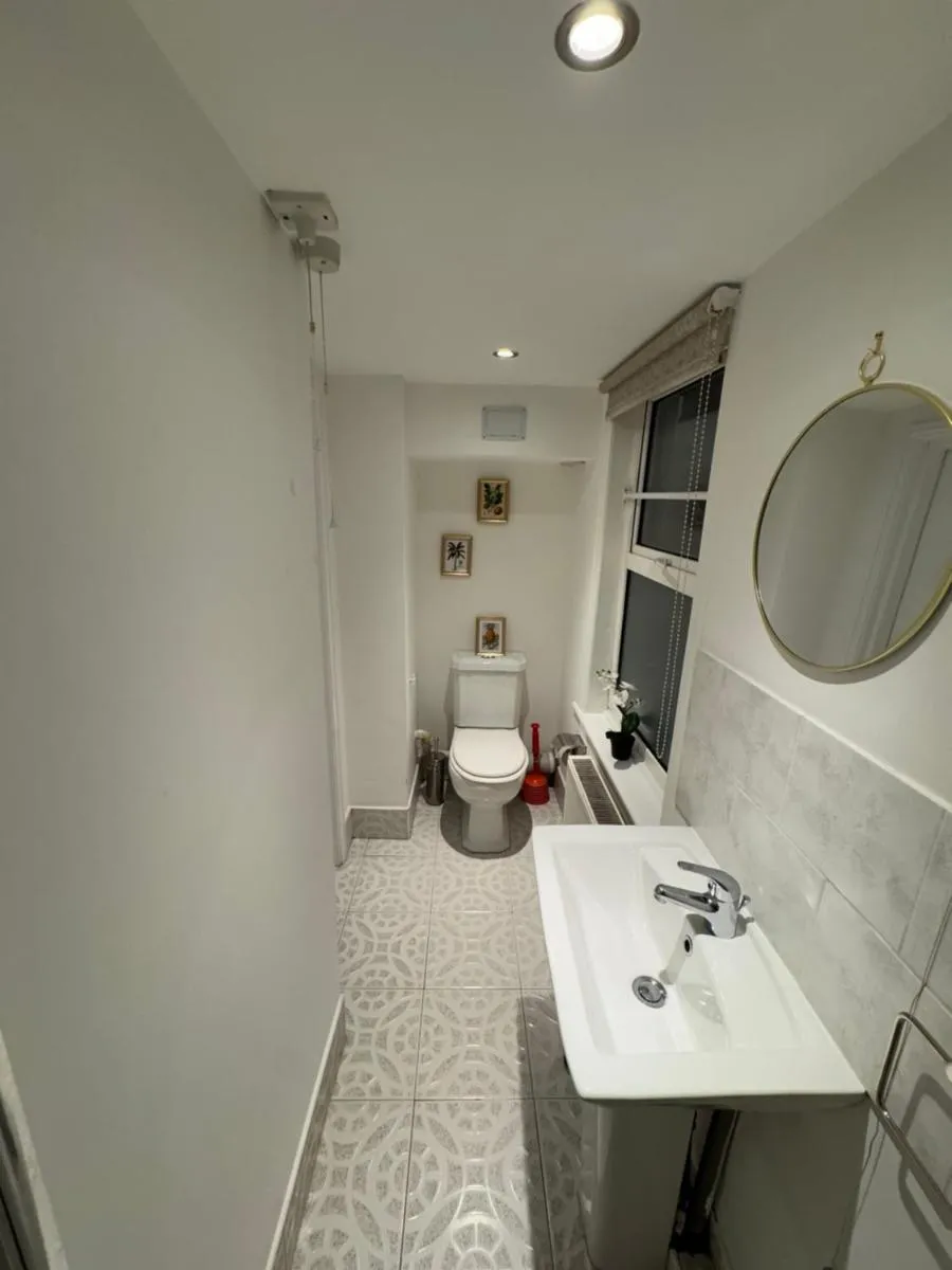 Image 3 of Chic & Cozy Apartment a step from Camden Road St