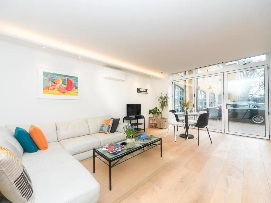 Chic & Cozy Flat in SW London, Perfect Location! – Pass the Keys