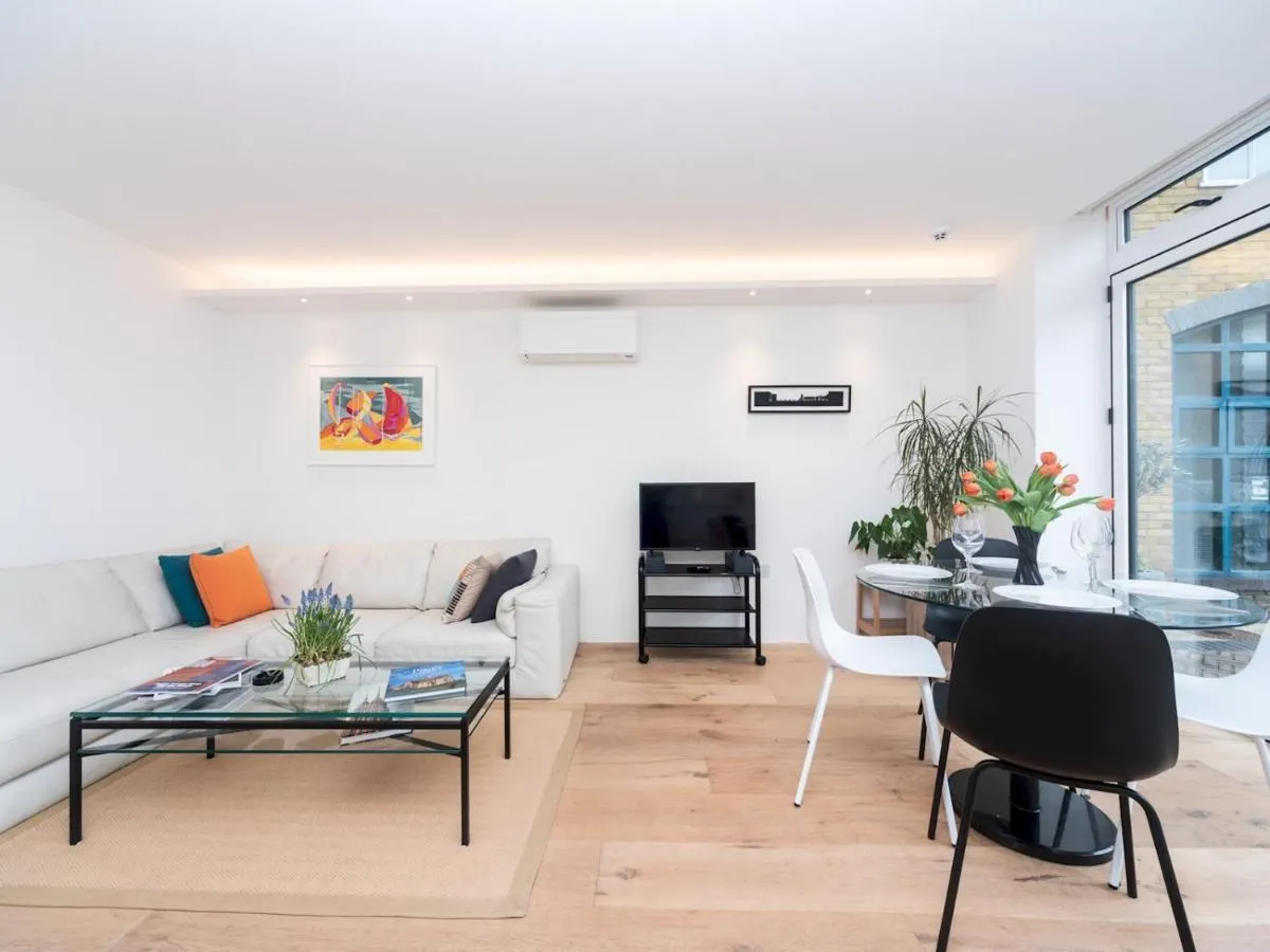 Image 2 of Chic & Cozy Flat in SW London, Perfect Location! – Pass the Keys