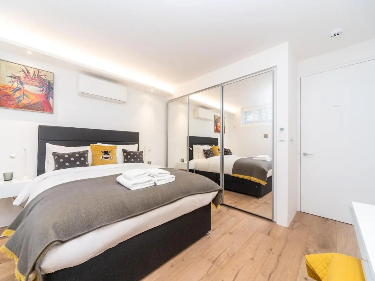 Image 5 of Chic & Cozy Flat in SW London, Perfect Location! – Pass the Keys