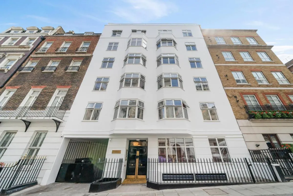 Image 5 of Chic & Modern 1-Bedroom Apartment in Prime Mayfair H2