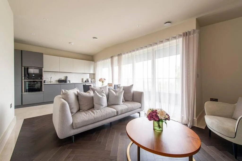 Image 4 of Chigwell 1BR Study Escape CHCL F9