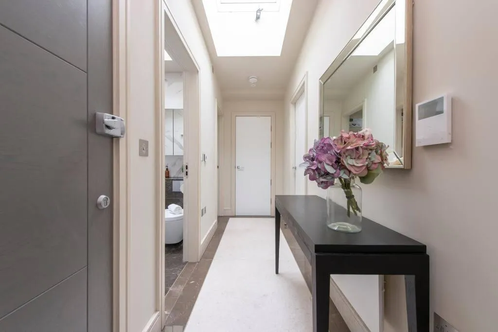 Image 3 of Chigwell 1BR Study Escape CHCL F9