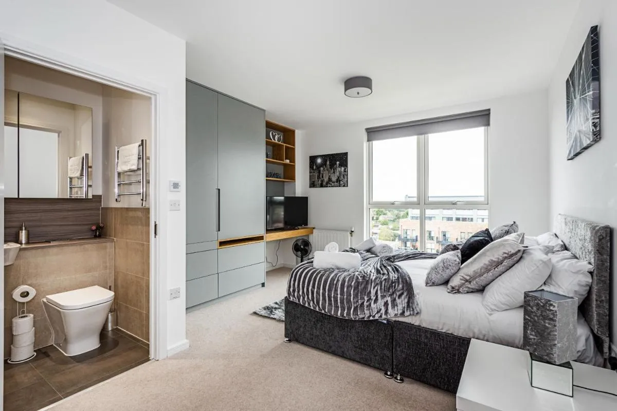 Image 5 of Chiswick Park 3 bed 3 bath West London – Parking