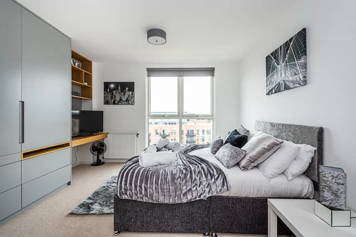 Image 4 of Chiswick Park 3 bed 3 bath West London – Parking