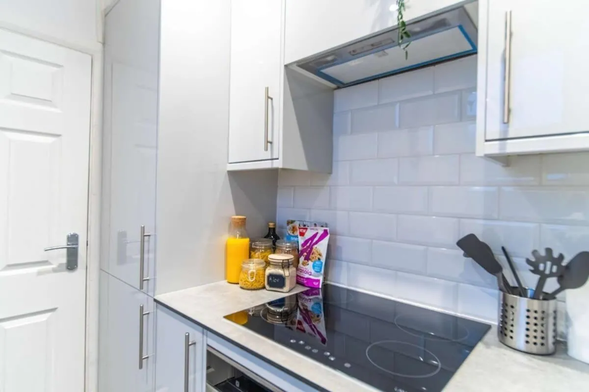 Image 4 of City Air Apartments – KENSINGTON – GREAT CENTRAL LOCATION