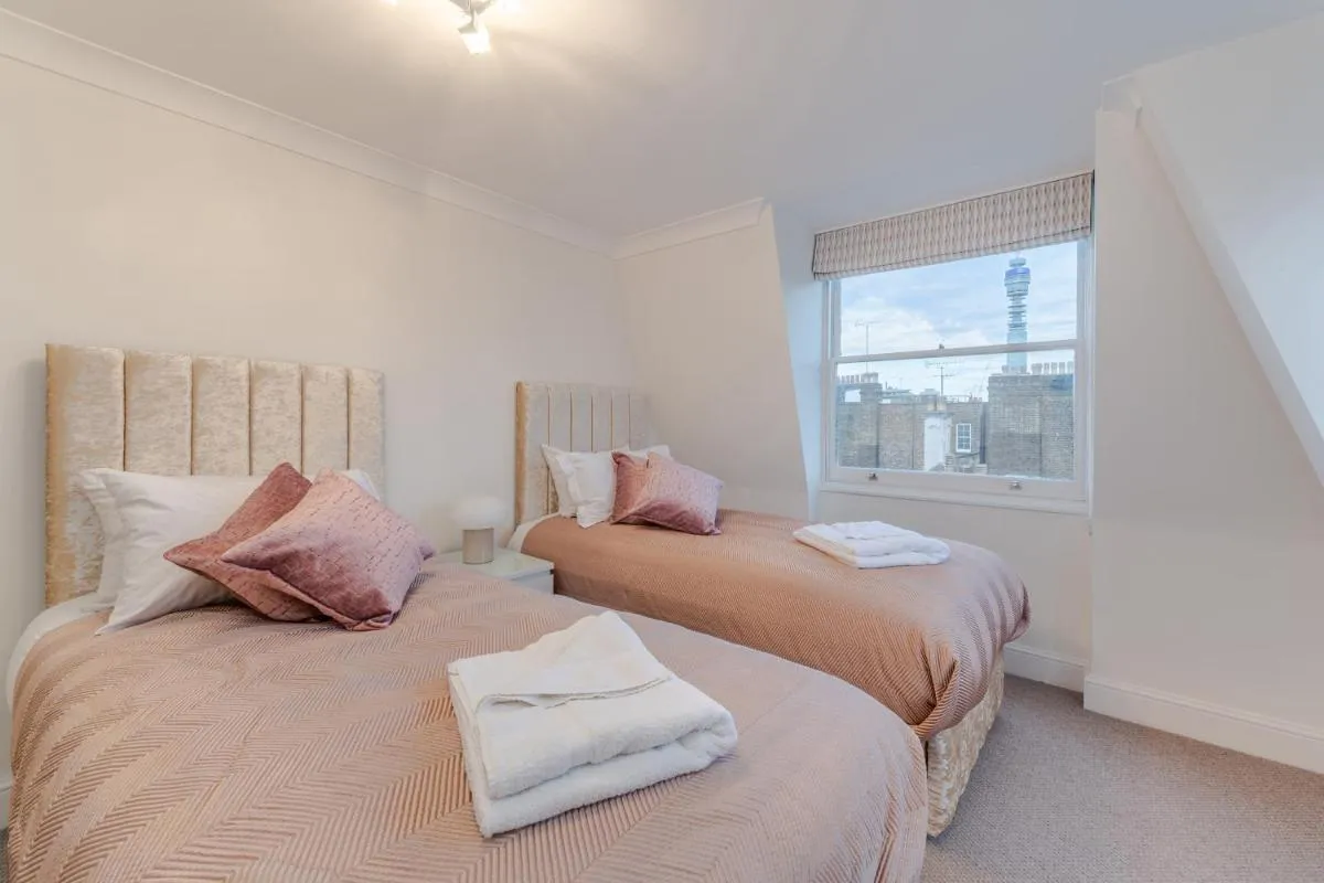 Image 4 of City Chic 3 Bedroom 2 Bathroom Luxury Living 7HS