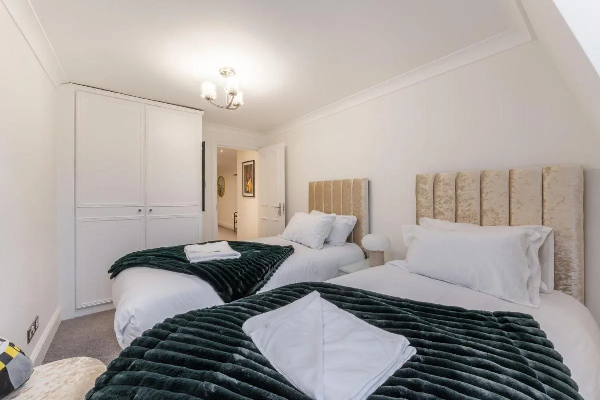Image 5 of City Chic 3 Bedroom 2 Bathroom Luxury Living 7HS