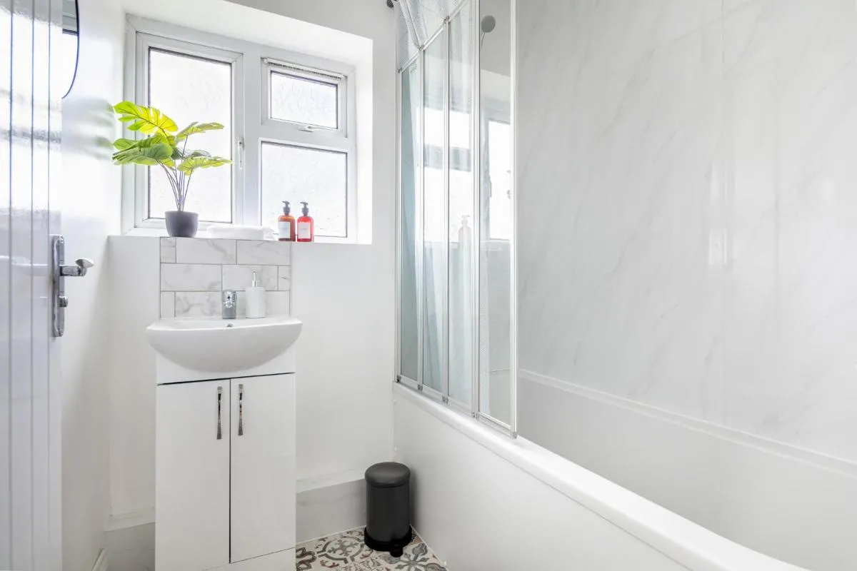Image 2 of City Gem – 2 Bed House, 6 mins from Liverpool Street, Shops & Restaurants