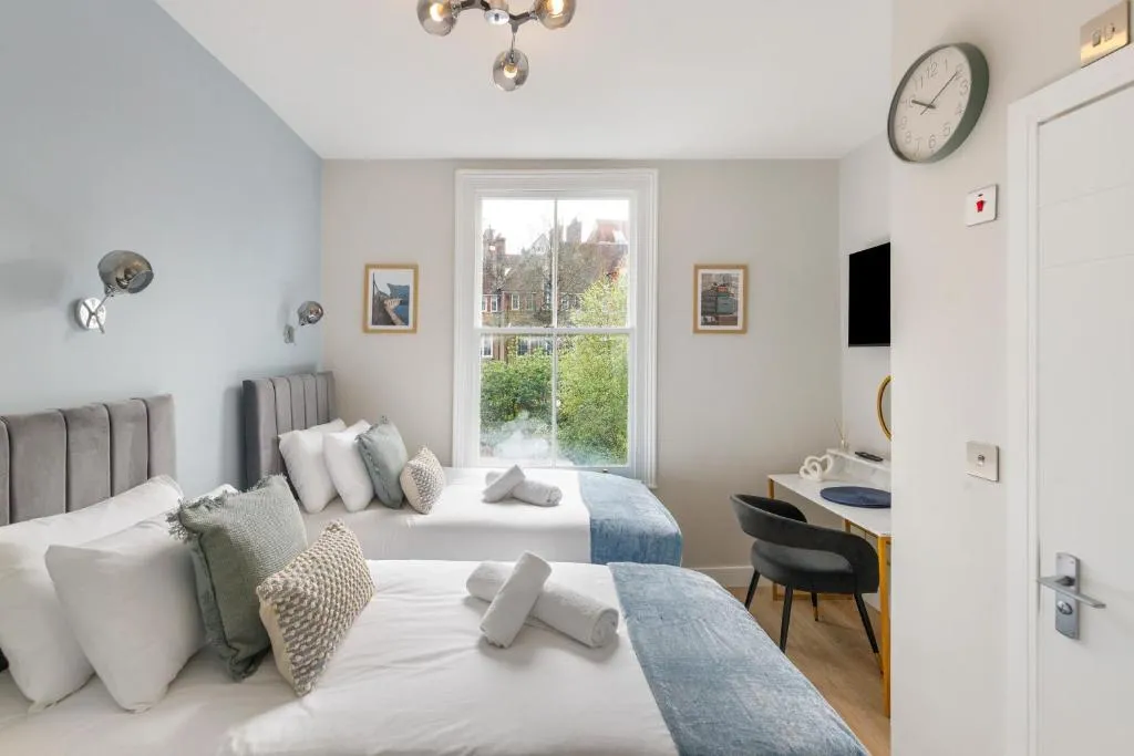 Image 1 of City Living Refined: Studio with Full Kitchen