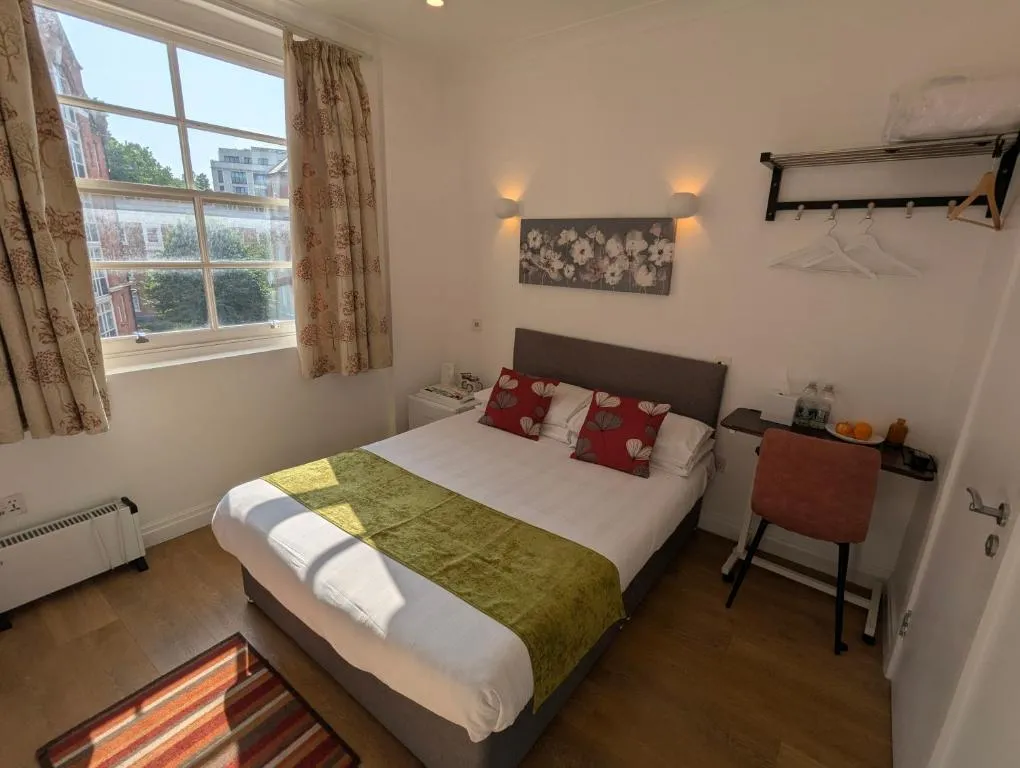 Image 1 of City London Hotel