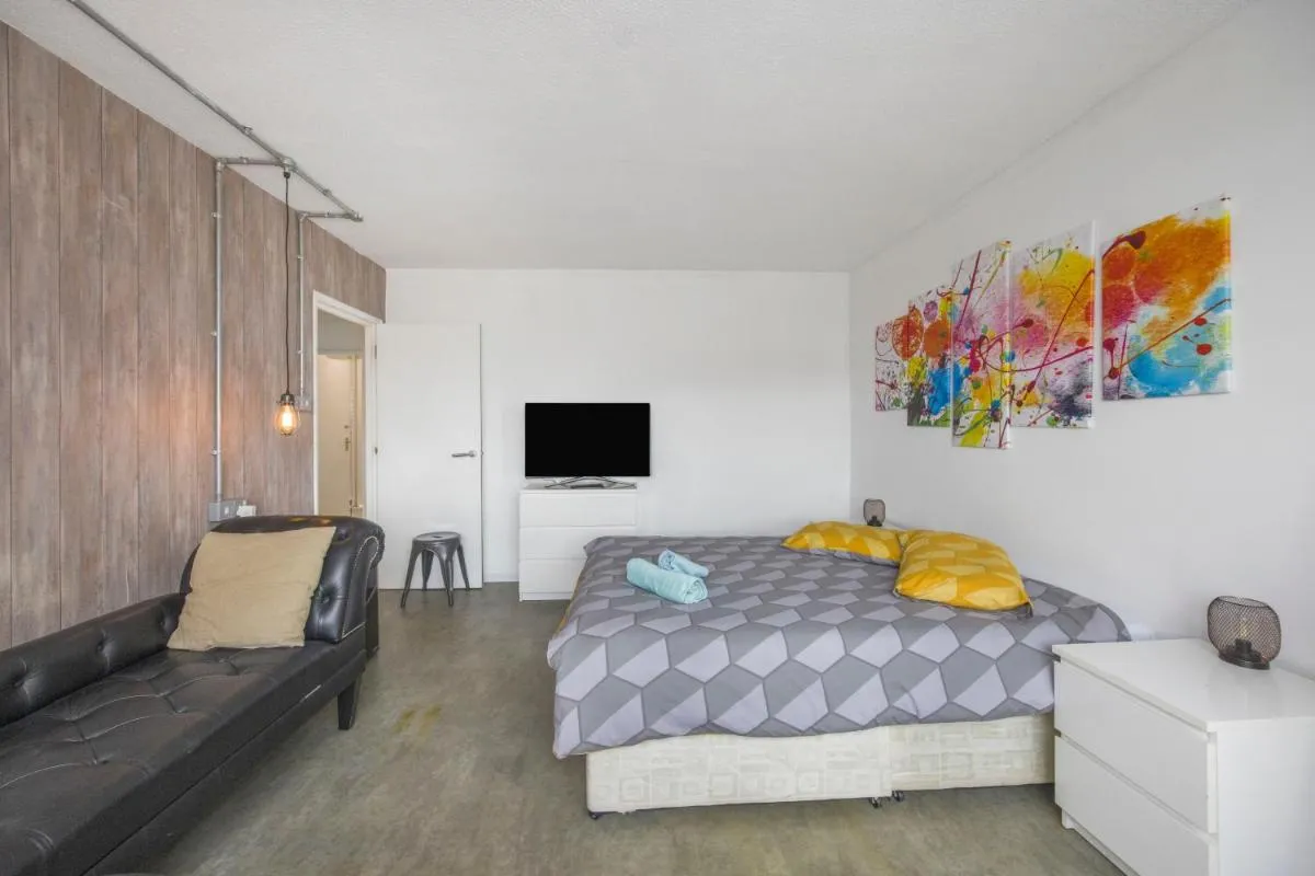 Image 5 of City Rd 4-Bed Flat near School & Transport- KH