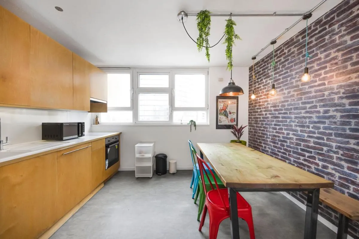 Image 4 of City Rd 4-Bed Flat near School & Transport- KH