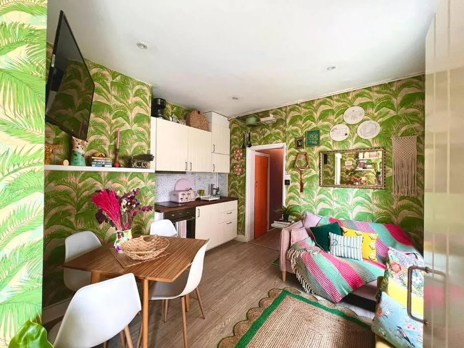 Image 4 of City cottage with cosy garden in London