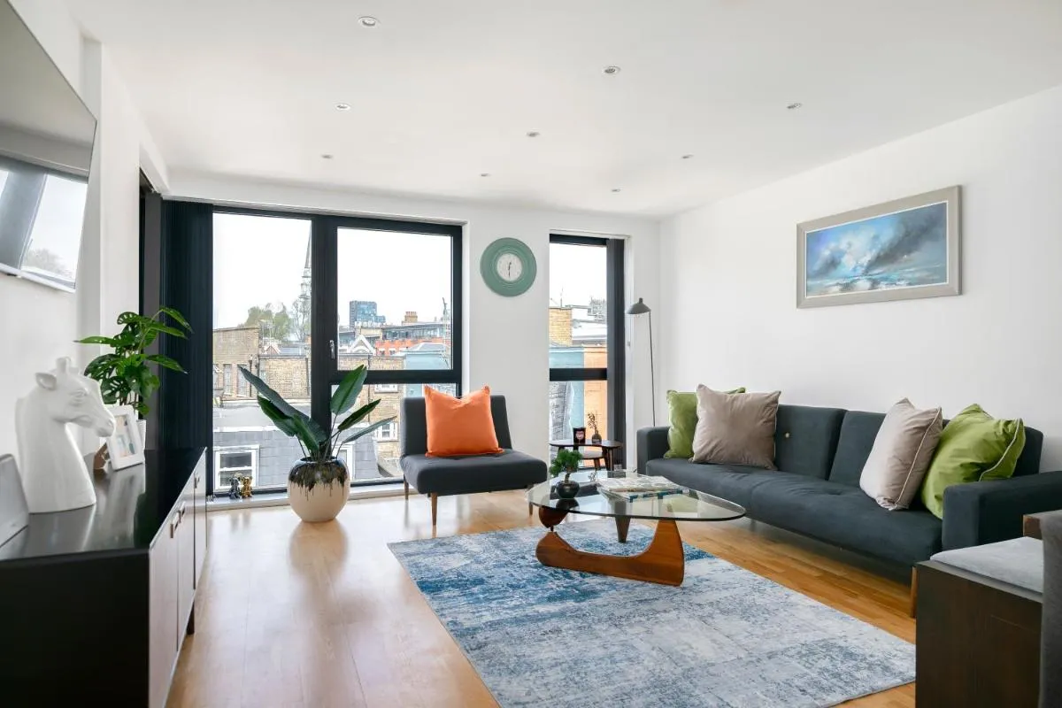 Image 5 of City of London 2BR Penthouse with Stunning Terrace Views
