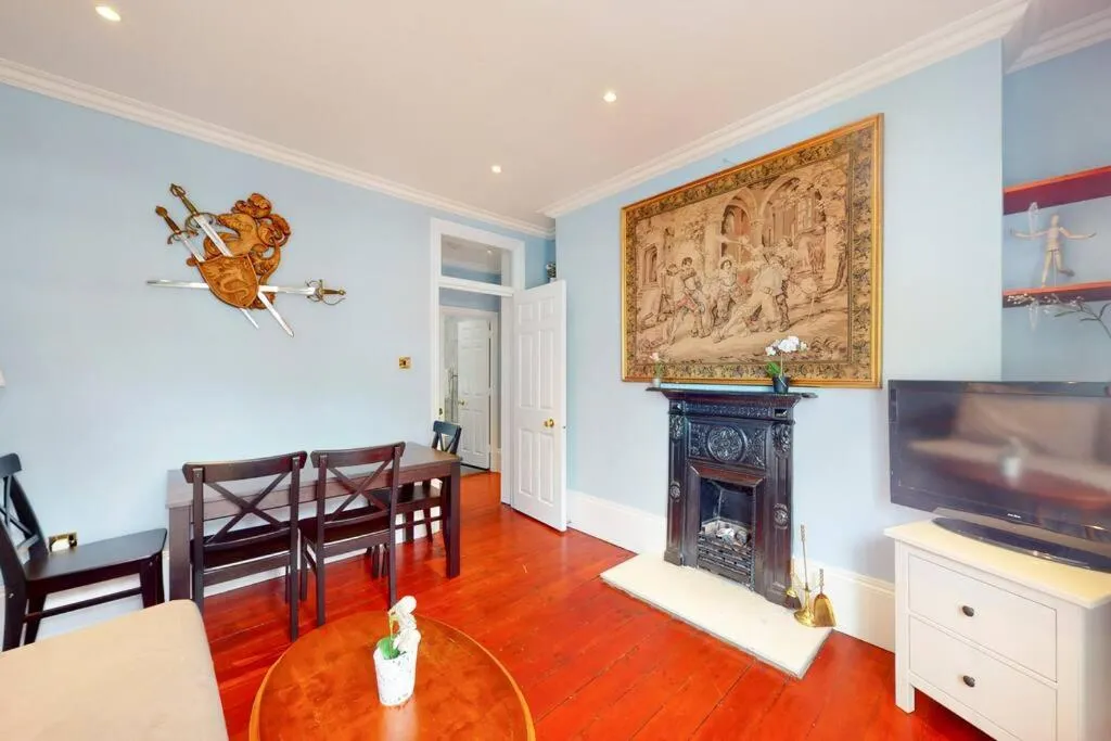 Image 3 of Classic Mayfair 1 BR apartment