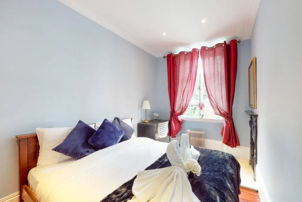 Image 4 of Classic Mayfair 1 BR apartment
