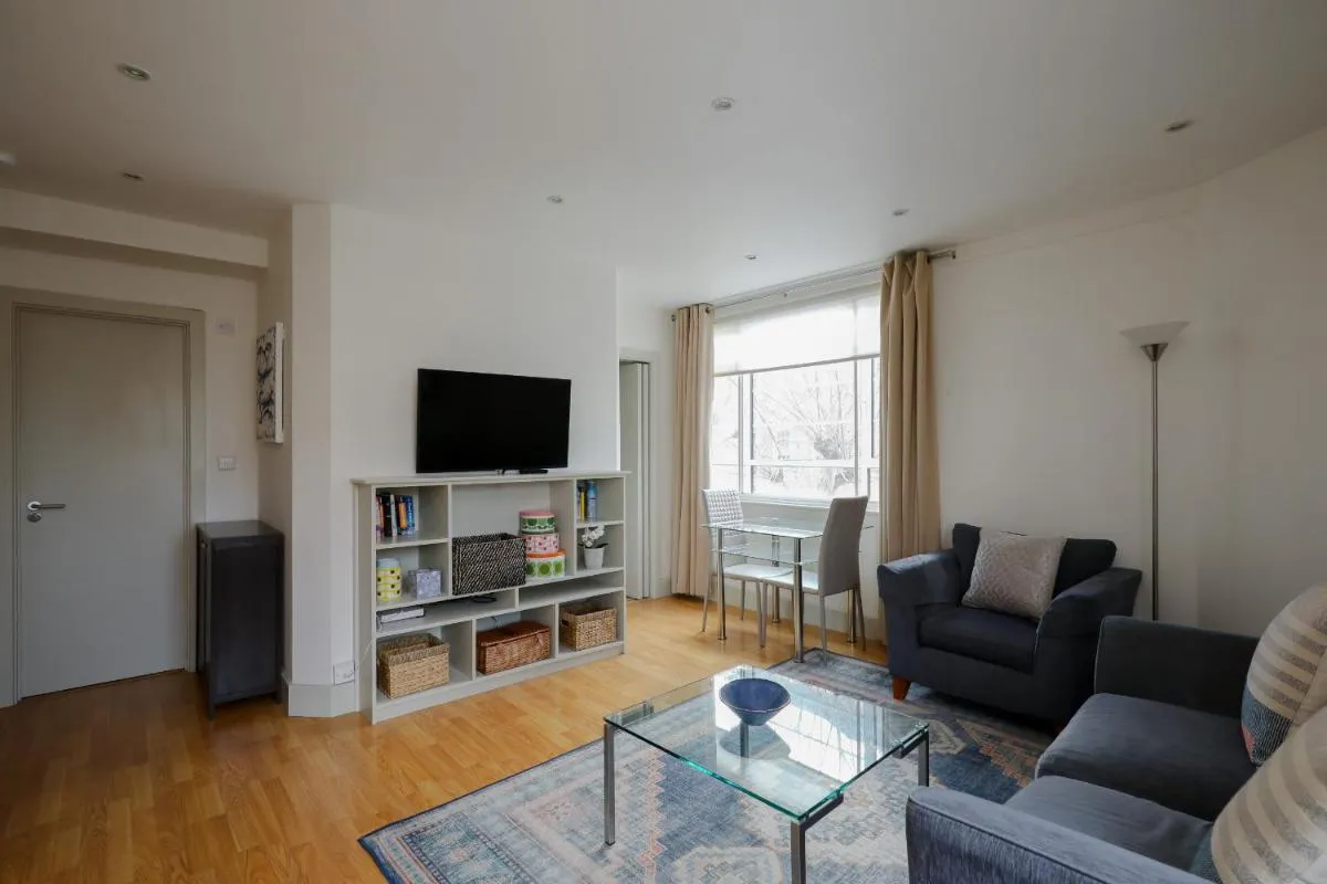 Image 5 of Classic South Kensington Nell Gwynn
