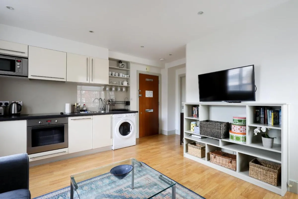 Image 4 of Classic South Kensington Nell Gwynn