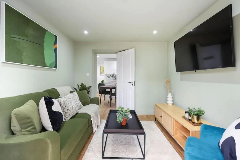 Image 5 of Classy&Stylish 2 bed flat near Camden