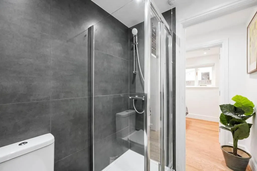 Image 3 of Classy&Stylish 2 bed flat near Camden
