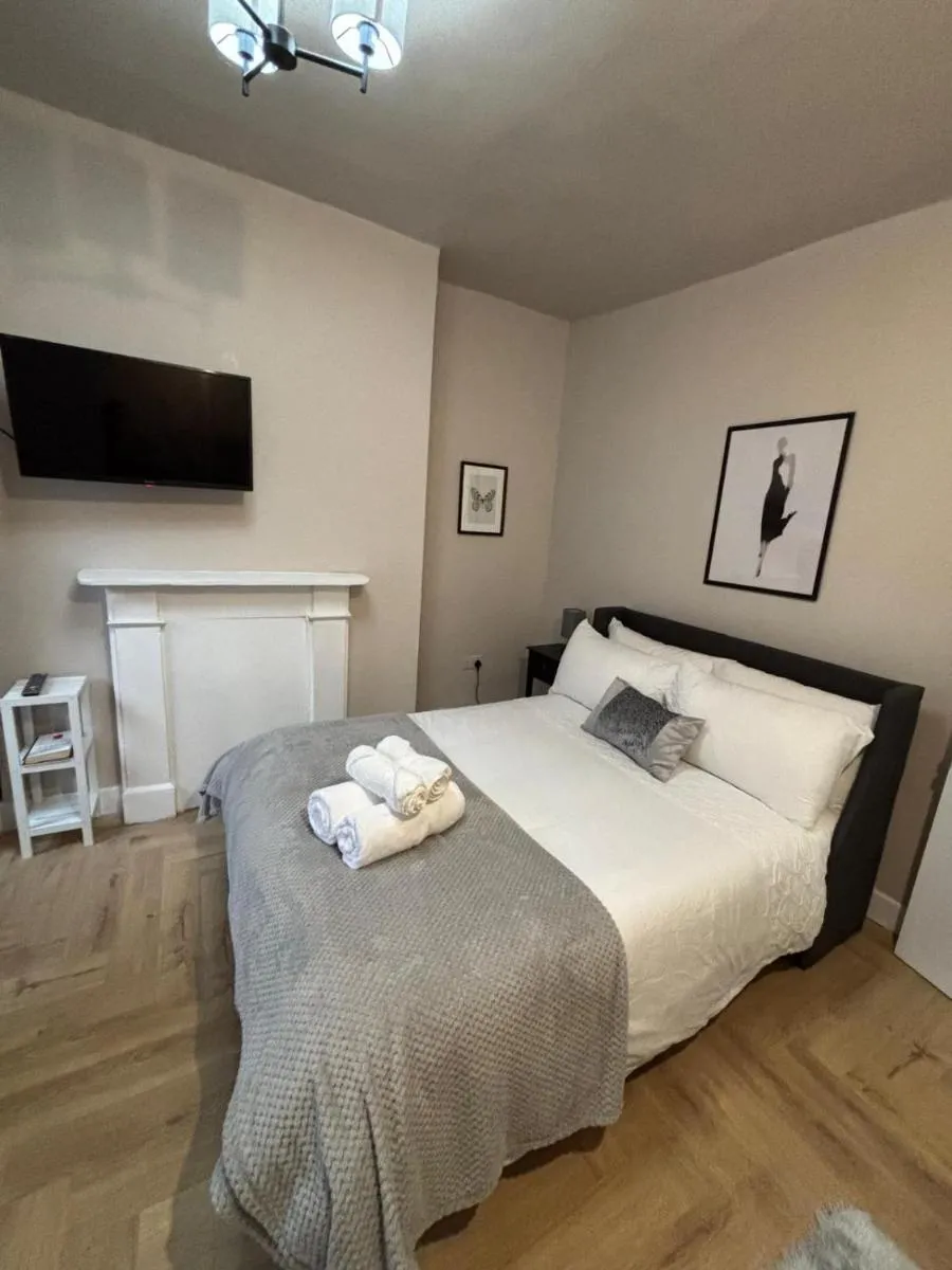 Image 5 of Classy Camden Studio