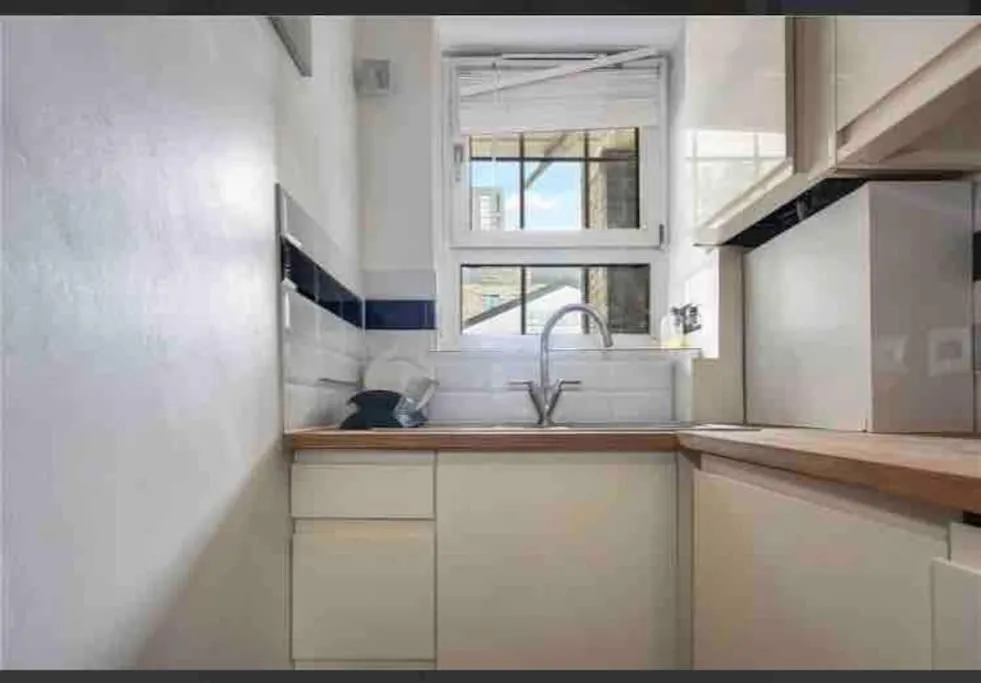 Image 3 of Classy se8 Your Hidden Gem in Zone 2 London