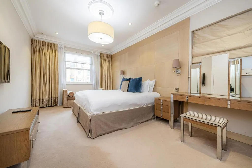 Image 1 of Claverley Court Apartments Knightsbridge
