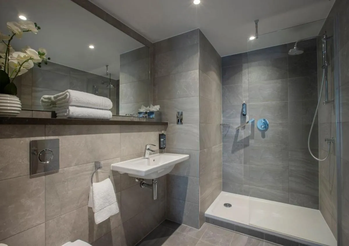 Image 3 of Clayton Hotel Chiswick