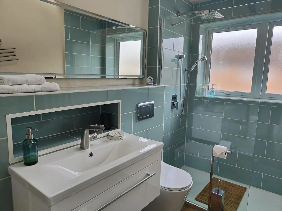 Image 5 of Clifton House O2 & Excel Rooms with private bathroom and Breakfast option