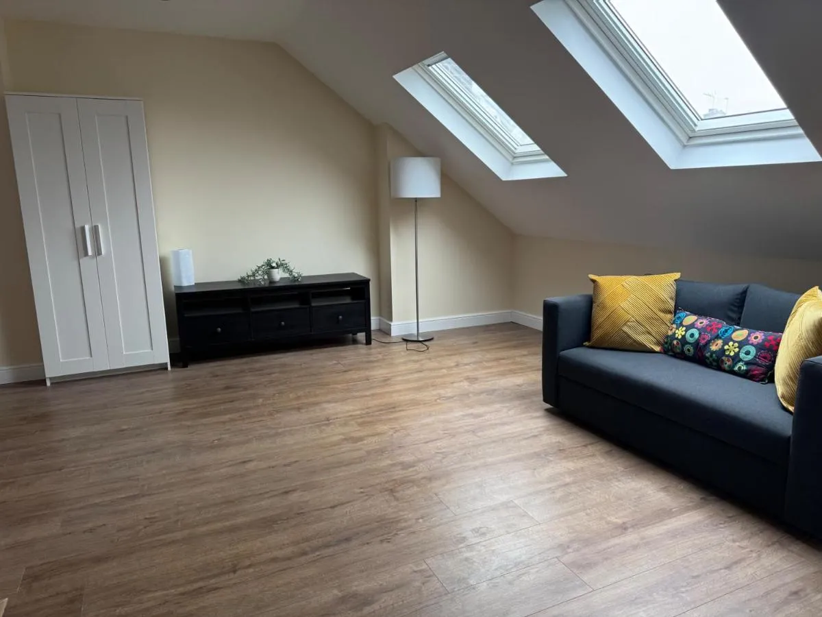 Image 3 of Close Central London 1 bed Apartment Sleeps 3