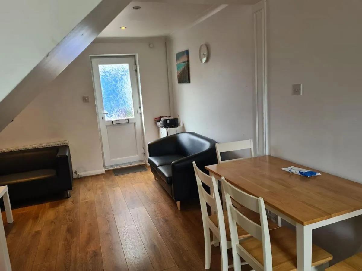 Image 4 of Close To Tower Bridge Central London – 4 Bedroom House – 3 Bathrooms – Free Parking 3 Cars – Sleep 9